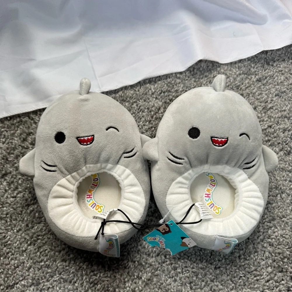NWT Squishmallows Gray Shark Plush Slippers Size 9-10 Toddler - Picture 3 of 6